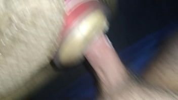 play Follando un coño de bolsillo casero con corrida