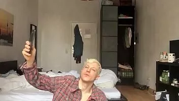 Riproduci Sissy ha sempre fame di cazzo crudo