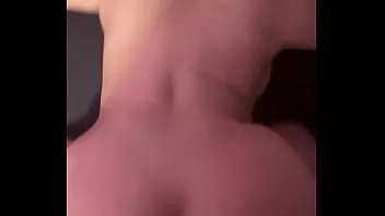 play Latina sexy suce et baise devant la caméra pour la première fois