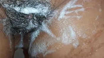 play Eu raspo minha boceta cabeluda e gemo - meninas lésbicas de ilusão