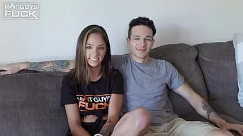 Reproducir ¡El pequeño coño de Skylar es destrozado por la monstruosa polla de jayden!