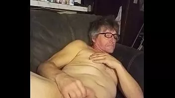 Reproduzir Solo e acariciando e dildos na minha bunda