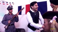 play مفلس جبهة تحرير مورو الإسلامية وصديقاتها قرنية في جوارب الحصول على اختراق مزدوج والوجه