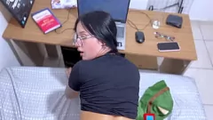Jouer C Curveous Latina Gamer de la chatte serrée baisée en jouant