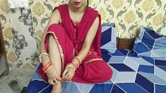 play La storia d'amore a tarda notte di Bhabhi indiana con il suo dever: figa rasata e grandi tette