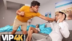play 好友的女友被淘汰的朋友陷入了亨特4K上的益处