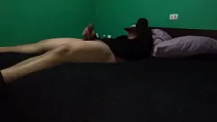 Afspelen Amateur stiefbroer pronkt met zijn harde lul en sperma