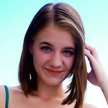 Actrita Dakota Burns