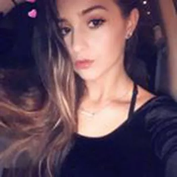 ポルノスター Sofie Reyez